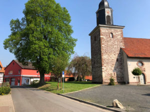 Kirche und Feuerwehrhaus