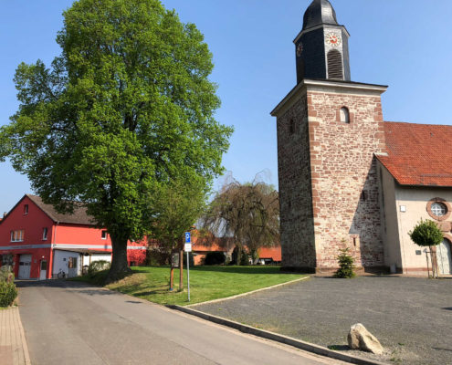 Kirche und Feuerwehrhaus